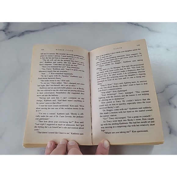 Toxin by Robin Cook (1999, Mass Market, Reprint) - Picture 7 of 10